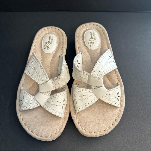 Strictly Comfort Women’s white  Slide On Sandals Size 5 1/2 - Picture 1 of 8